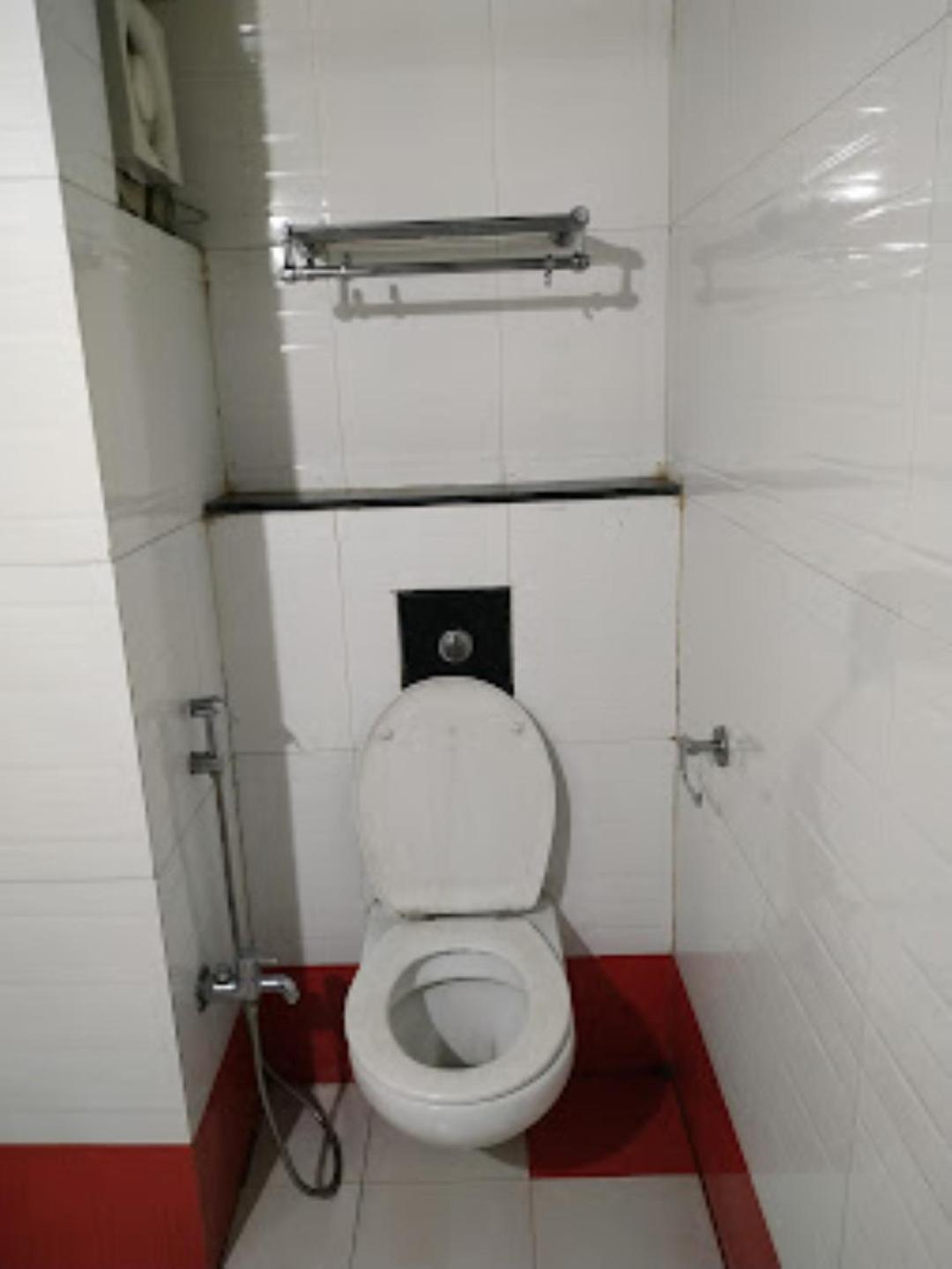 Gokul Plaza Hotel Bhubaneswar Buitenkant foto