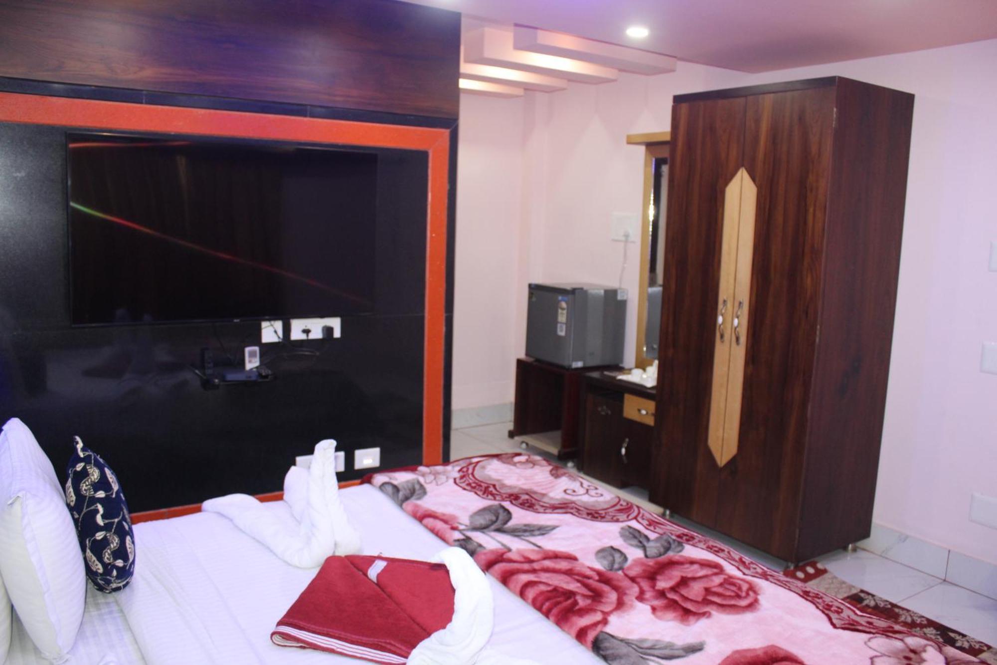 Gokul Plaza Hotel Bhubaneswar Buitenkant foto