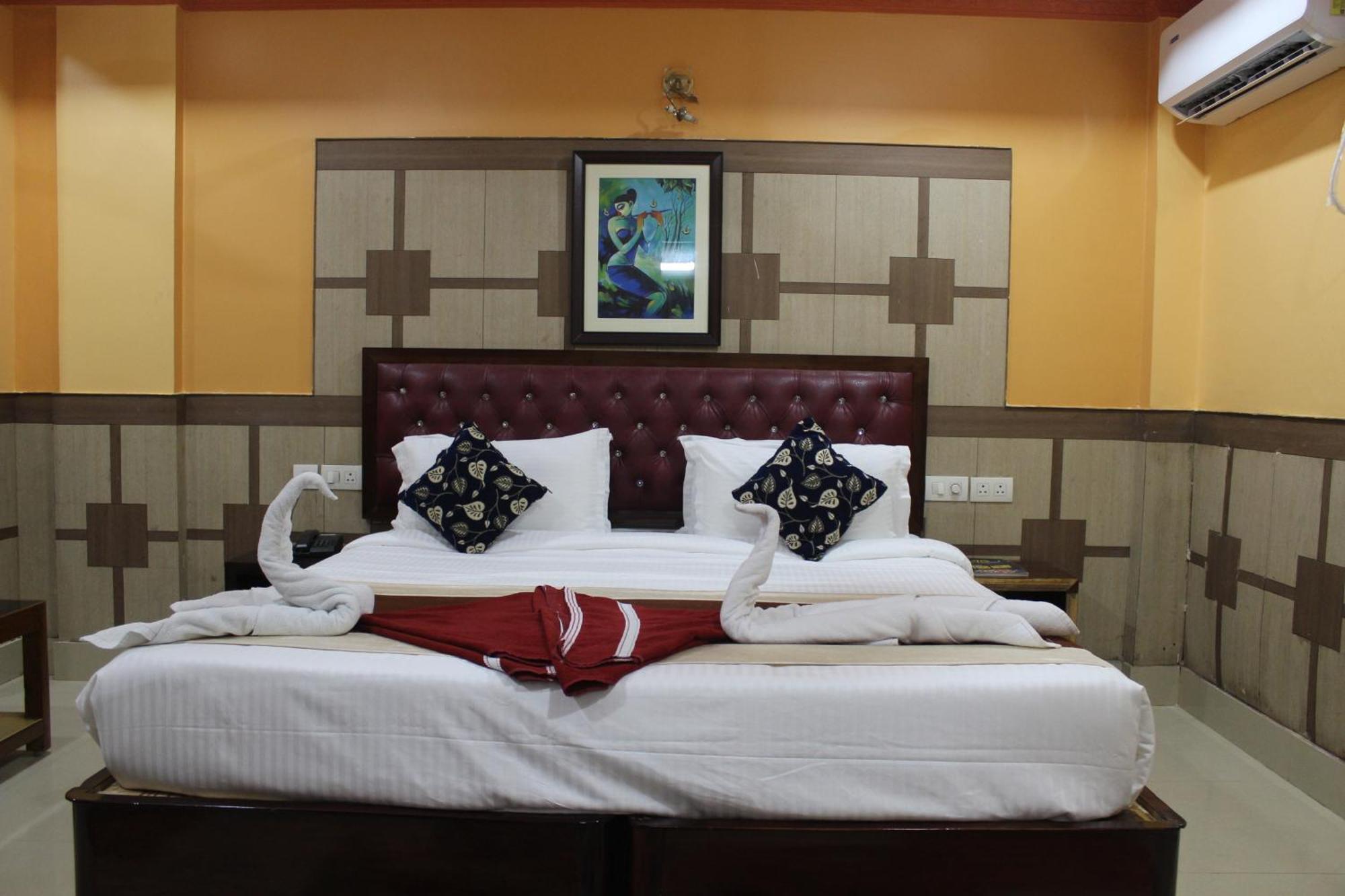 Gokul Plaza Hotel Bhubaneswar Buitenkant foto