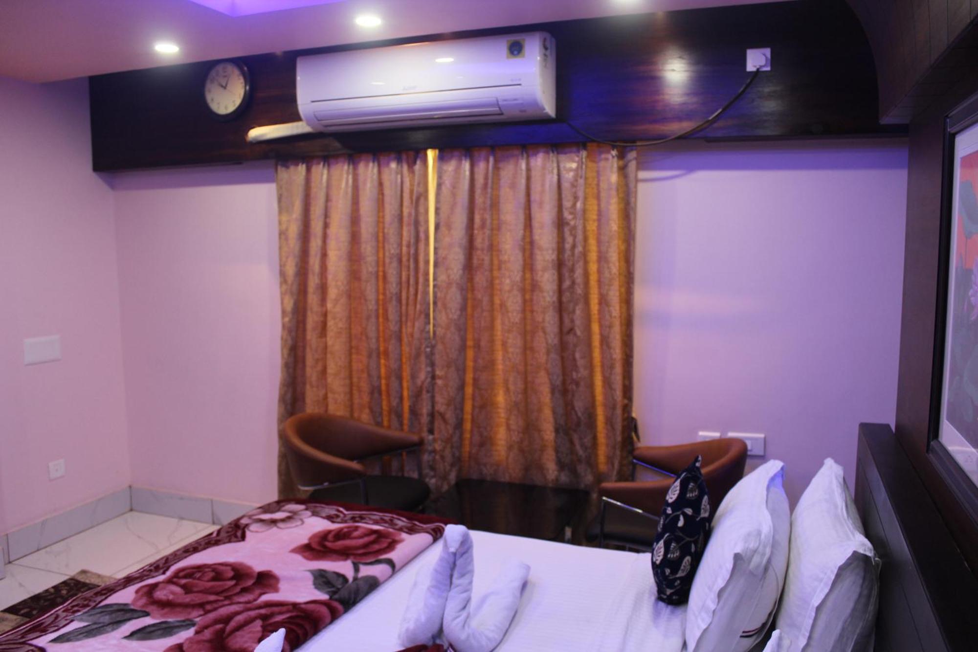 Gokul Plaza Hotel Bhubaneswar Buitenkant foto
