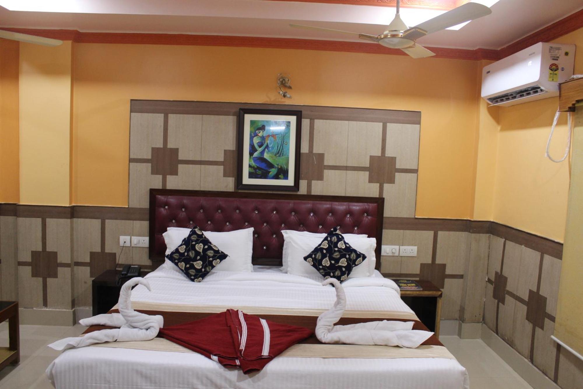 Gokul Plaza Hotel Bhubaneswar Buitenkant foto