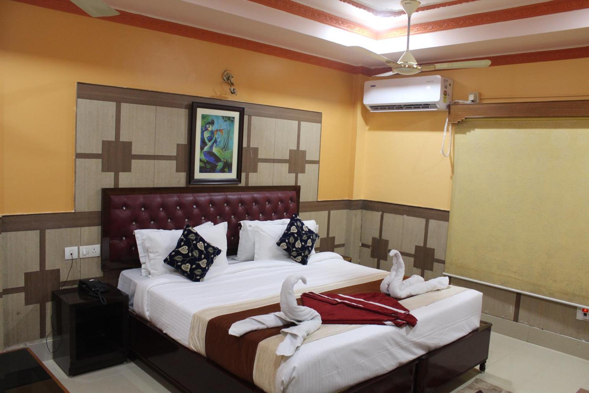 Gokul Plaza Hotel Bhubaneswar Buitenkant foto