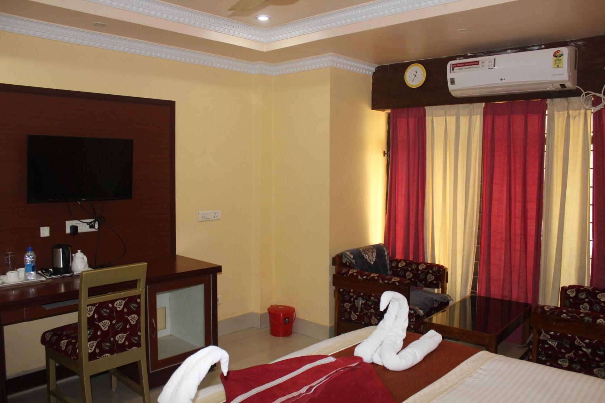 Gokul Plaza Hotel Bhubaneswar Buitenkant foto