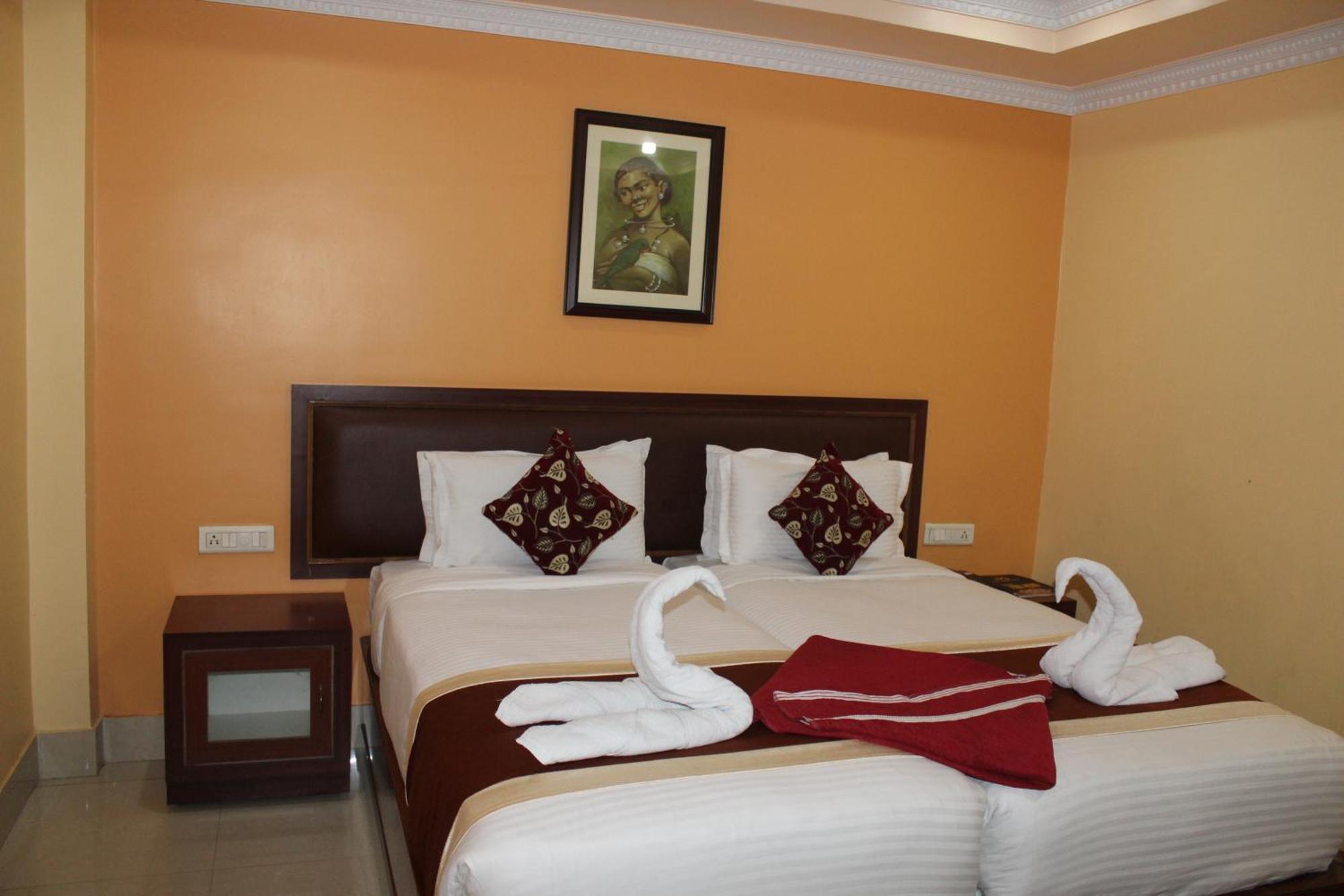 Gokul Plaza Hotel Bhubaneswar Buitenkant foto