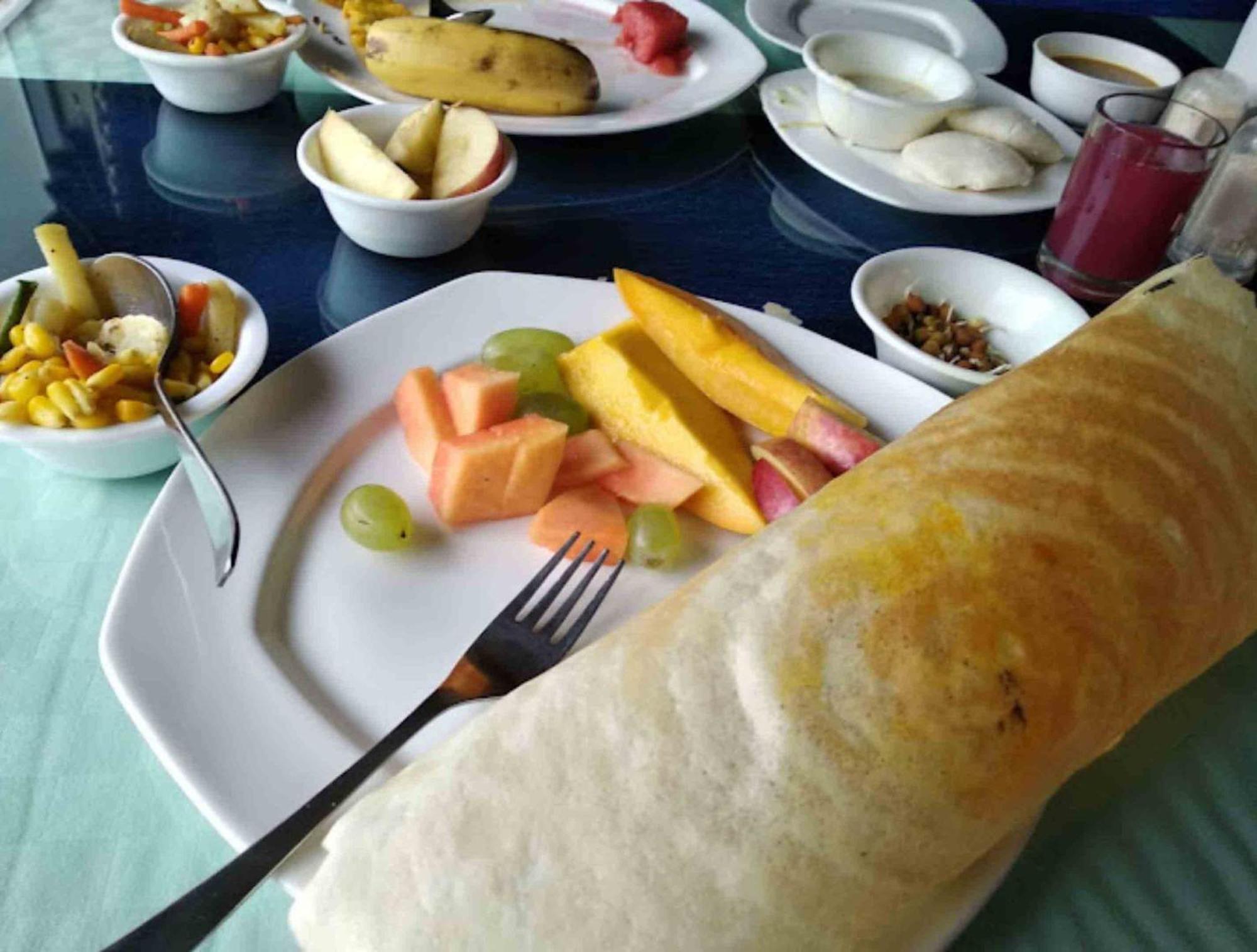 Gokul Plaza Hotel Bhubaneswar Buitenkant foto