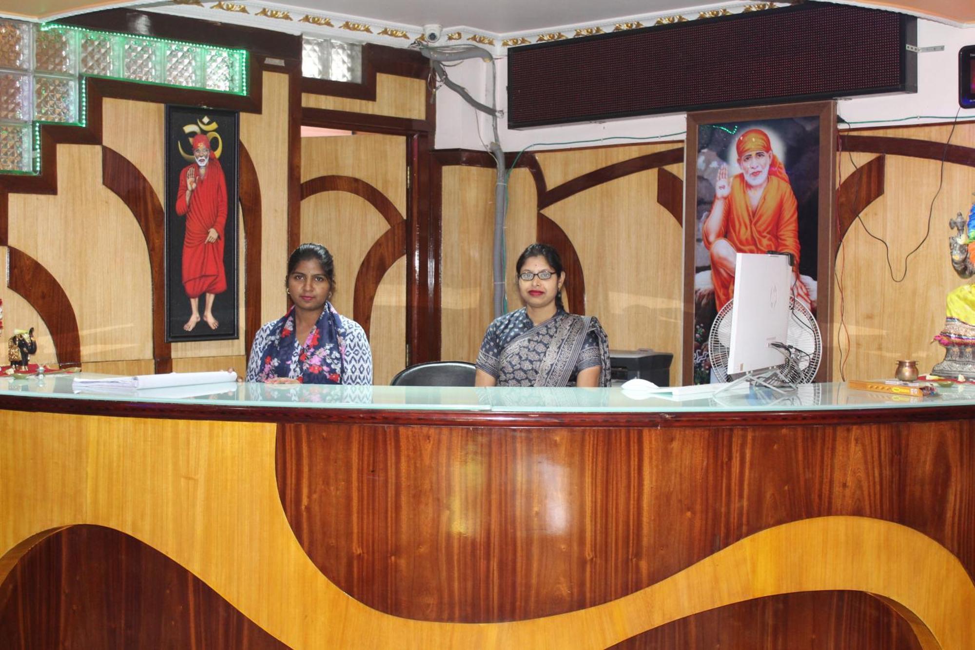 Gokul Plaza Hotel Bhubaneswar Buitenkant foto