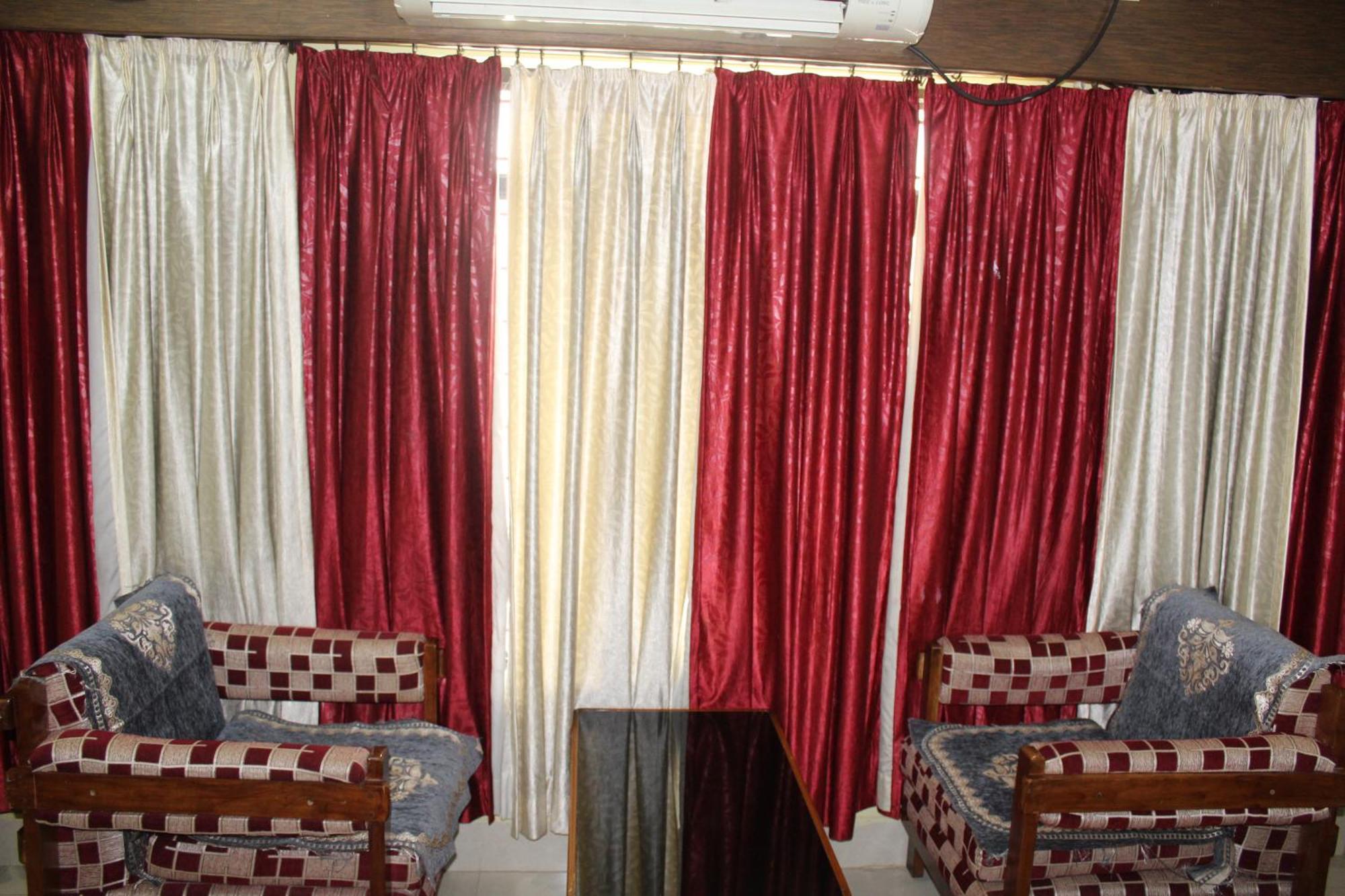 Gokul Plaza Hotel Bhubaneswar Buitenkant foto