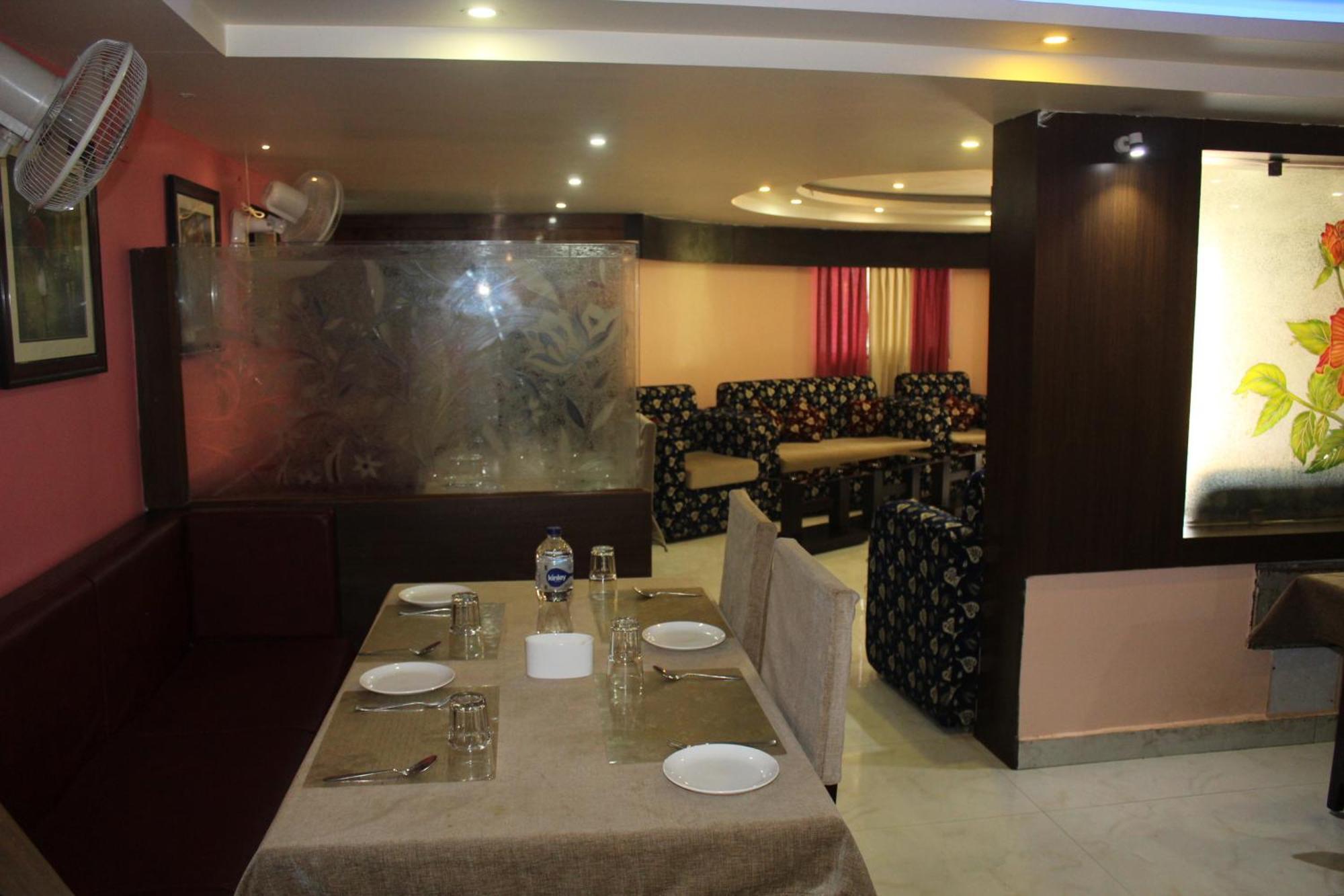 Gokul Plaza Hotel Bhubaneswar Buitenkant foto