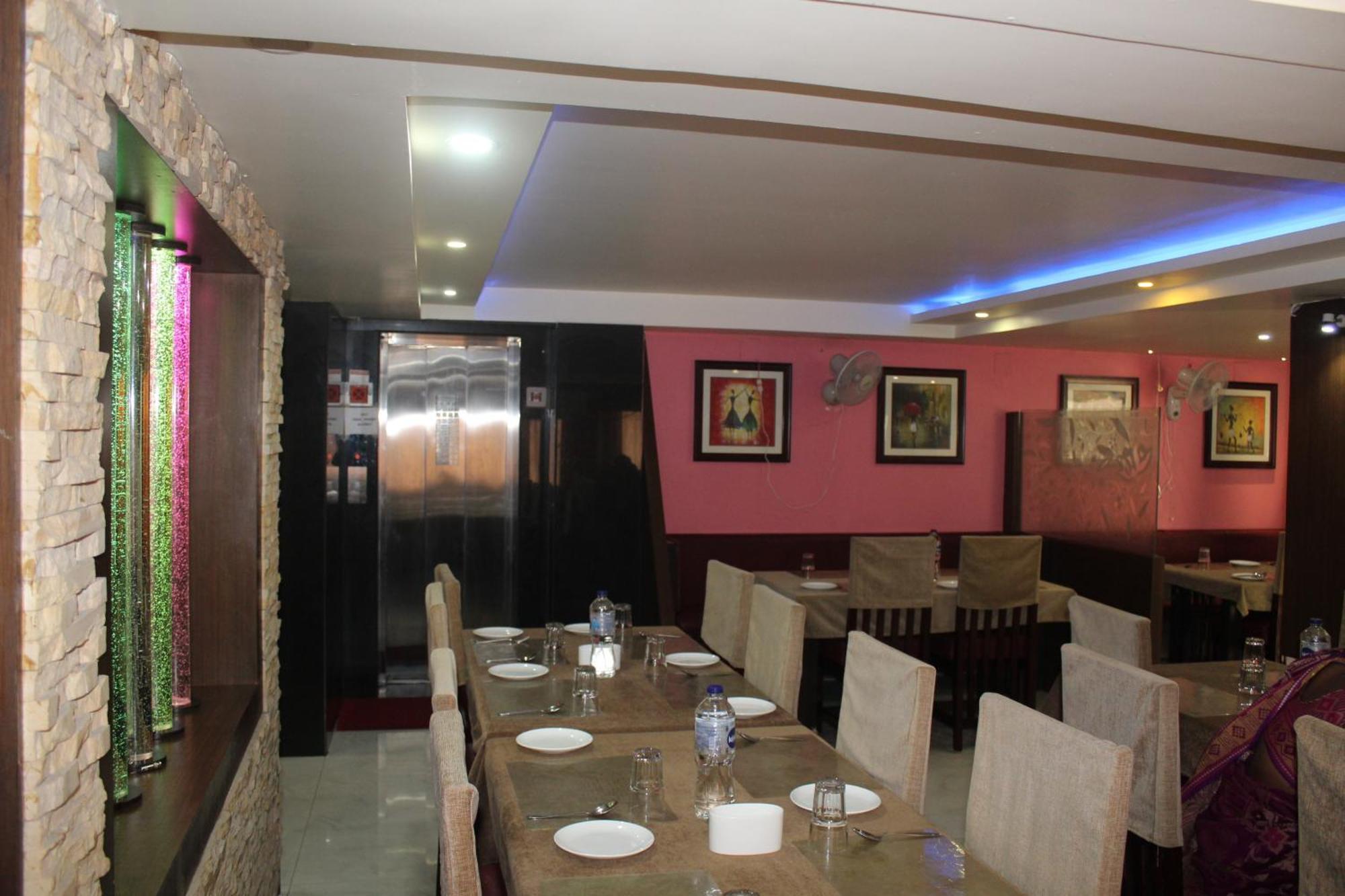 Gokul Plaza Hotel Bhubaneswar Buitenkant foto